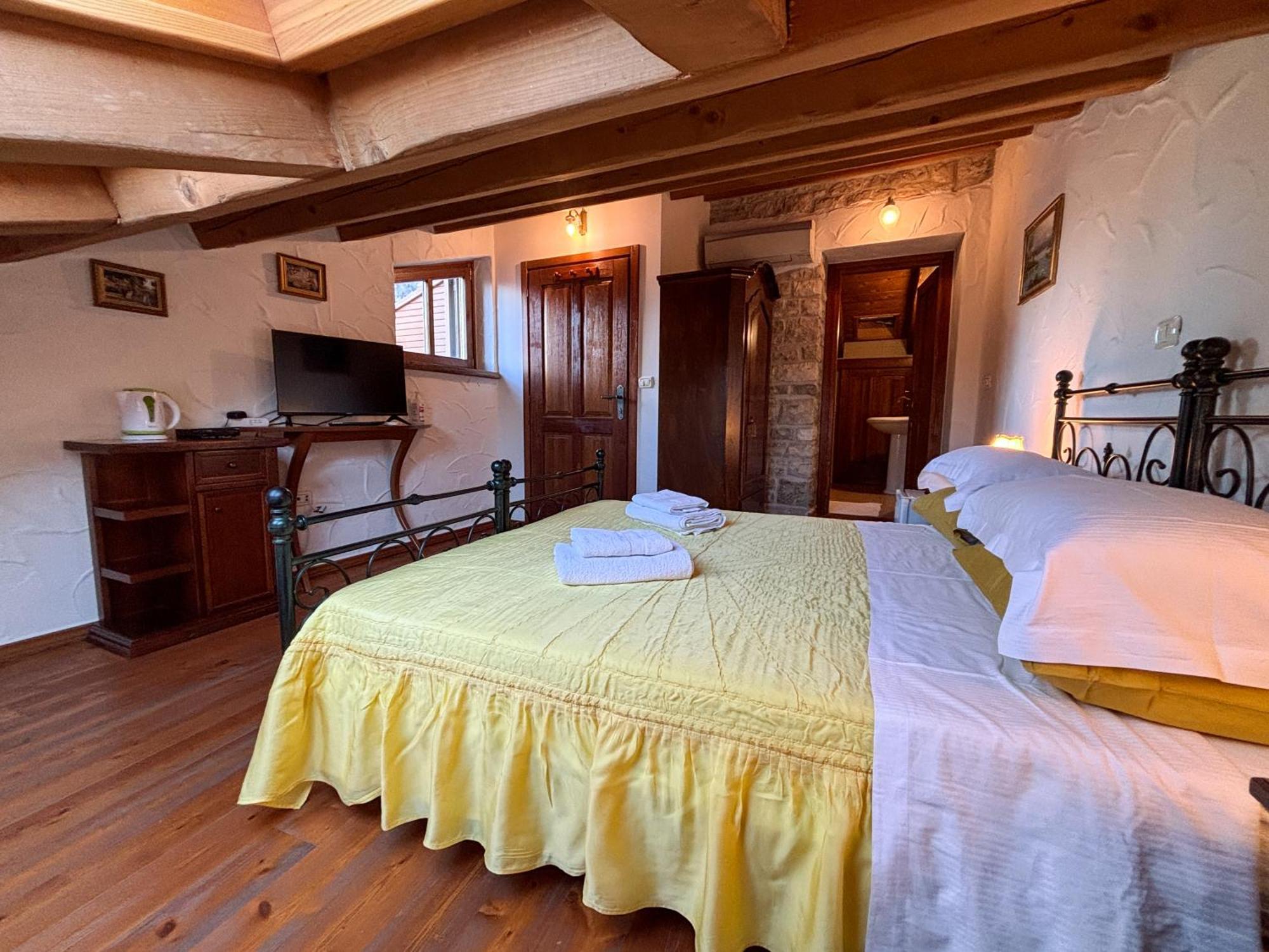 City Center Coastal Escape - Apartments With Sea View Or Cozy Room Novigrad  Ngoại thất bức ảnh